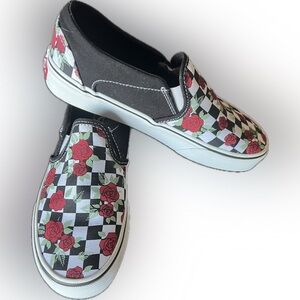 NWOT Vans usher checkerboard with roses